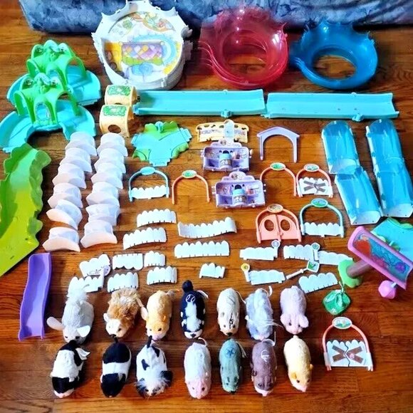 HUGE Lot of 14 Zhu Zhu Pets Kung Zhu Accessories Arena Parts - Picture 1 of 11